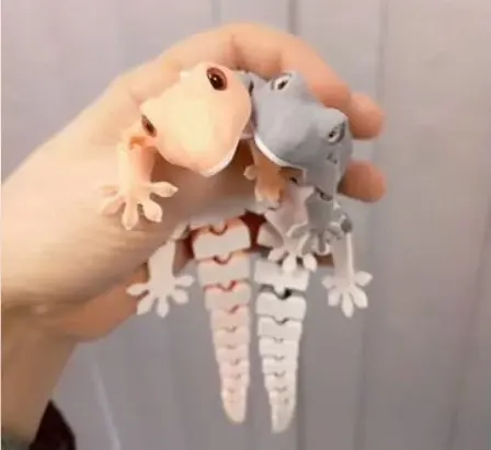 (Real ones from a real author) Flexi Gecko — Articulated Lizard Toy