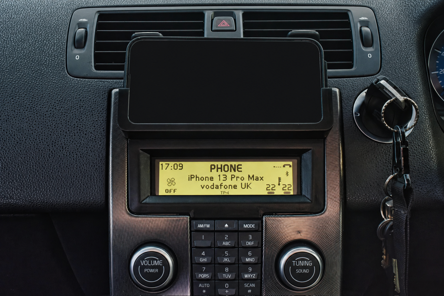 Custom Volvo V50 S40 C30 C70 phone mount - photo 2