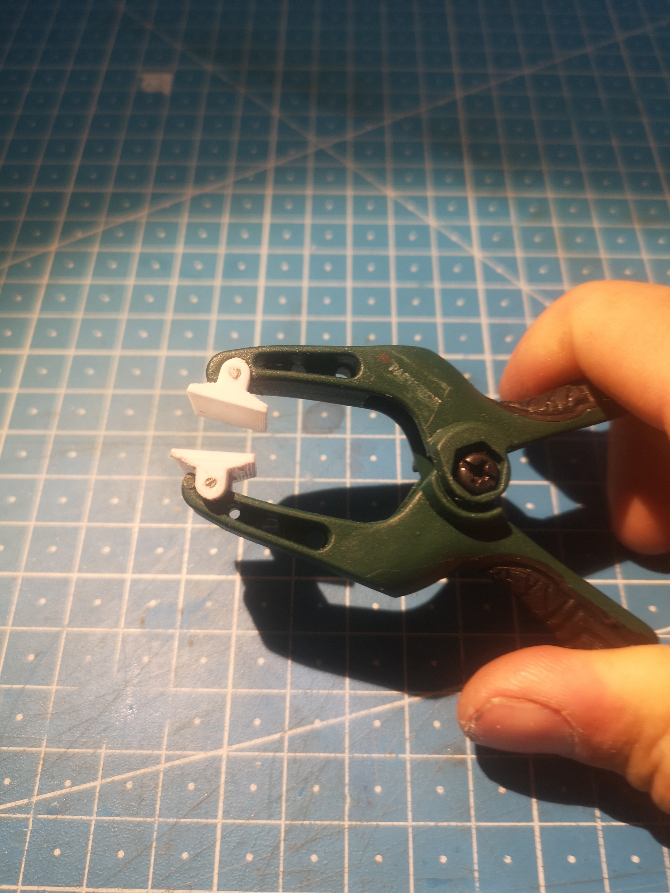 Pad for small spring clamp