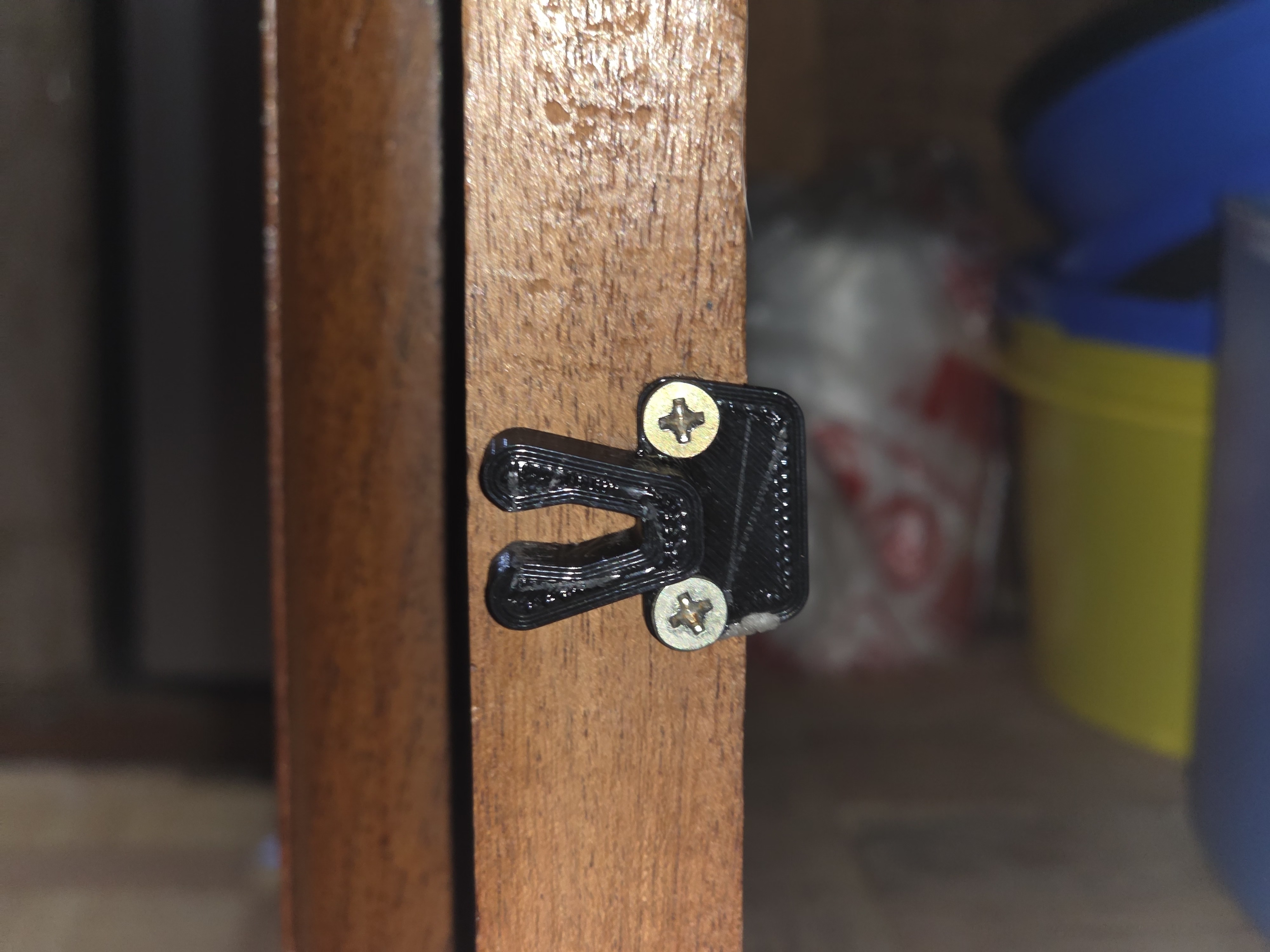Door latch / Traba para cajones y puertas