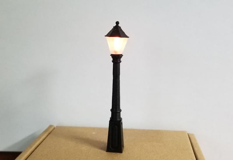 Train / Dept. 56 Model Street Lamp